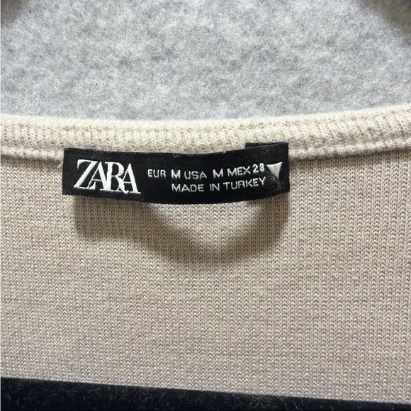 Zara Women’s Beige Colored Fabric Buttons  Knit Sweater Vest Med Casual/Office - Picture 3 of 5